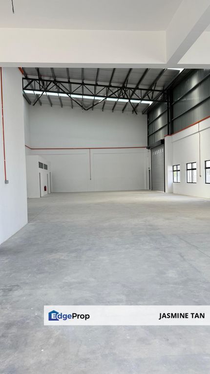 Intermediate 70’ x 150’ Cluster Factory For Rent , Johor, Senai