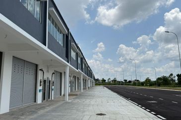 Kulai Stellar Park (Vervo City), Indahpura, New 1.5 Storey End-Lot Terrace Factory @ FOR RENT
