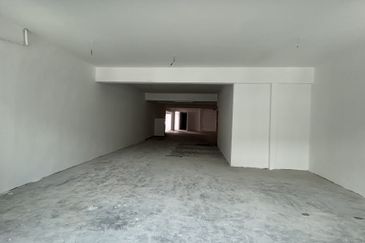 Tmn Molek - Three-adjoining Shop To Let