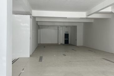 Tmn Molek - Three-adjoining Shop To Let