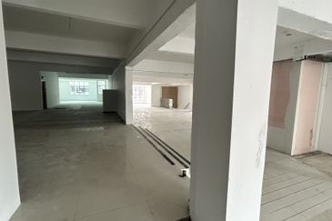 Tmn Molek - Three-adjoining Shop To Let