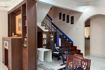 Bandar Putra Kulai (1b02a Piccolo 3a)