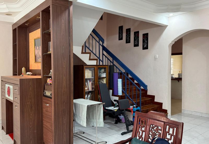 Bandar Putra Kulai (1b02a Piccolo 3a)