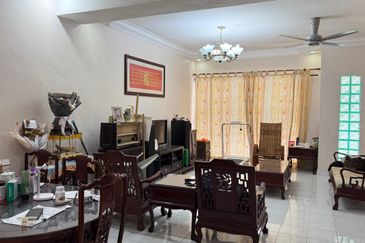 Bandar Putra Kulai (1b02a Piccolo 3a)