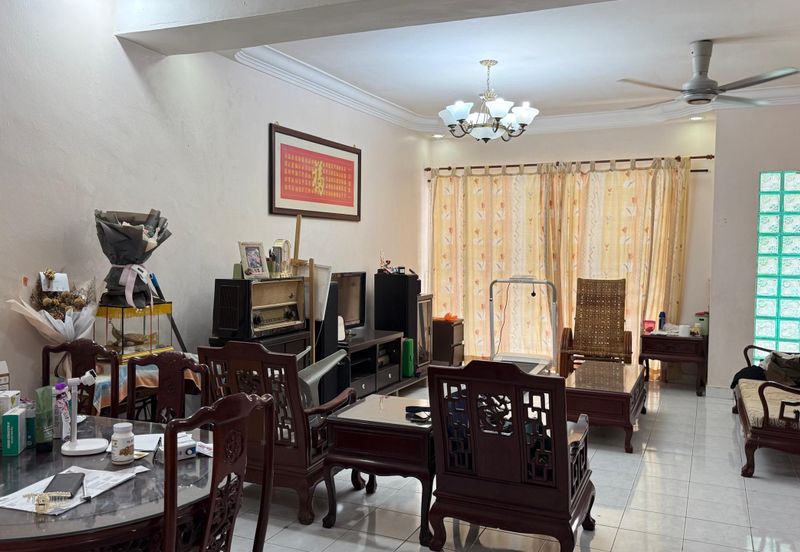 Bandar Putra Kulai (1b02a Piccolo 3a)