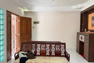 Bandar Putra Kulai (1b02a Piccolo 3a)