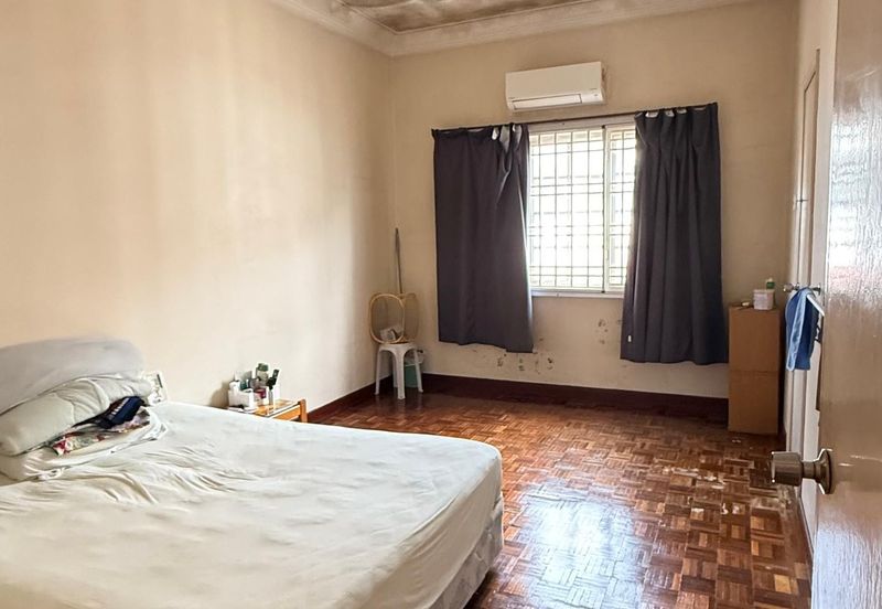 Bandar Putra Kulai (1b02a Piccolo 3a)