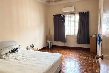 Bandar Putra Kulai (1b02a Piccolo 3a)