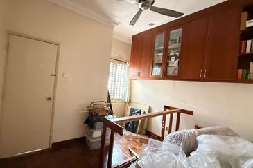 Bandar Putra Kulai (1b02a Piccolo 3a)