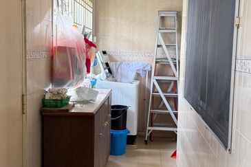 Bandar Putra Kulai (1b02a Piccolo 3a)