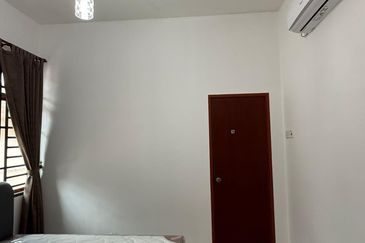 Cluster house 2-Storey at The Peak Bandar Putra Kulai for RENT 