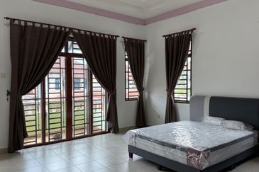 Cluster house 2-Storey at The Peak Bandar Putra Kulai for RENT 