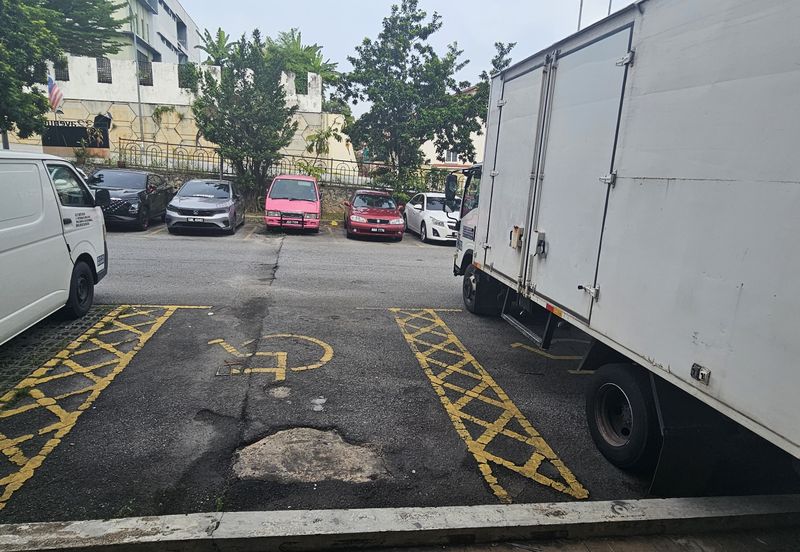 32 Avenue, Bukit Serdang