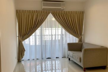 Merak Kayangan Court