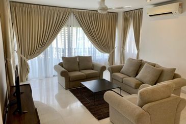 Merak Kayangan Court