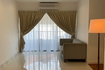 Merak Kayangan Court