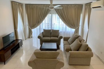 Merak Kayangan Court