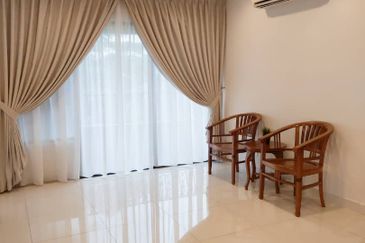 Merak Kayangan Court