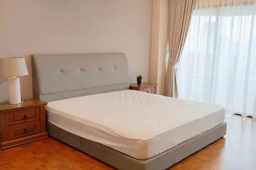 Merak Kayangan Court