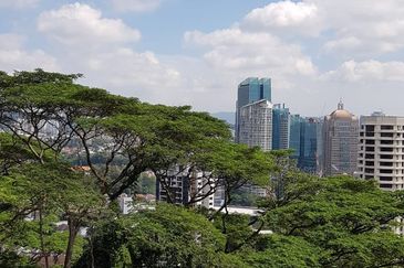 Merak Kayangan Court