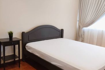 Merak Kayangan Court