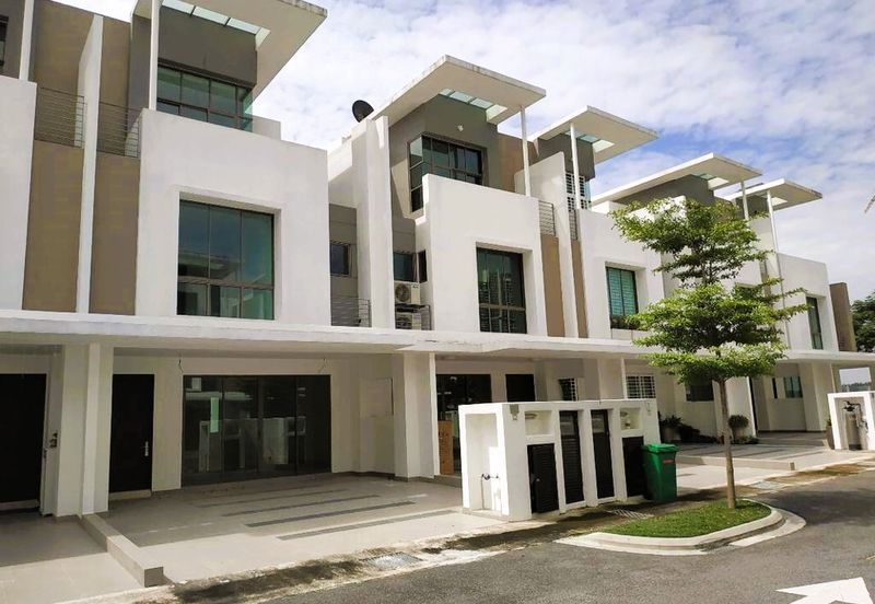 Lake Point Residence