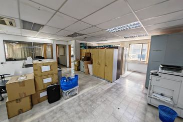 Rare Jalan Sungai Besi Pudu Freehold 4 Storey End Lot Shop Office With Lift For Sale