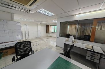 Rare Jalan Sungai Besi Pudu Freehold 4 Storey End Lot Shop Office With Lift For Sale