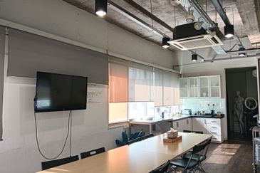 Rare Jalan Sungai Besi Pudu Freehold 4 Storey End Lot Shop Office With Lift For Sale