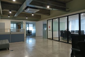 Rare Jalan Sungai Besi Pudu Freehold 4 Storey End Lot Shop Office With Lift For Sale