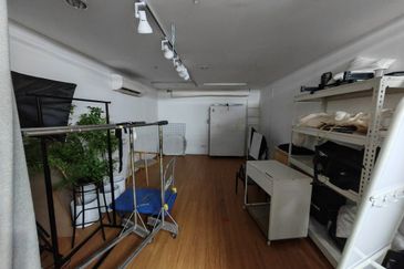 Rare Jalan Sungai Besi Pudu Freehold 4 Storey End Lot Shop Office With Lift For Sale