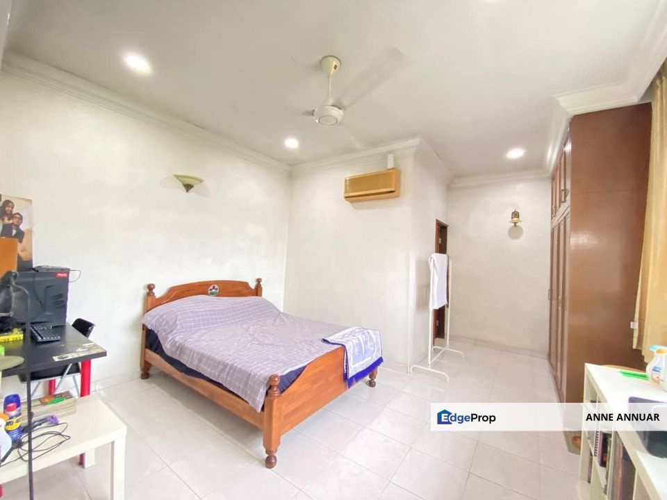 WELL MAINTAIN + SPACIOUS Double Storey Bungalow Seksyen 8 Kota Damansara , Selangor, Kota Damansara