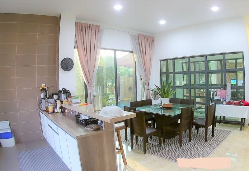 Kristal Court, Seksyen 7