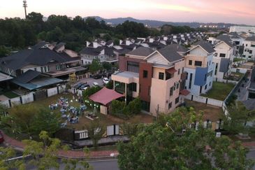 Kristal Court, Seksyen 7