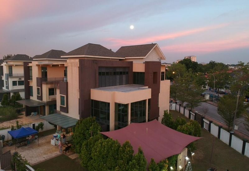 Kristal Court, Seksyen 7