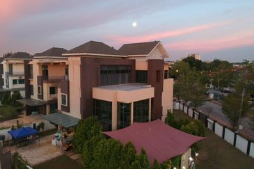 Kristal Court, Seksyen 7