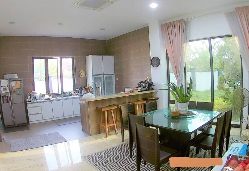 Kristal Court, Seksyen 7