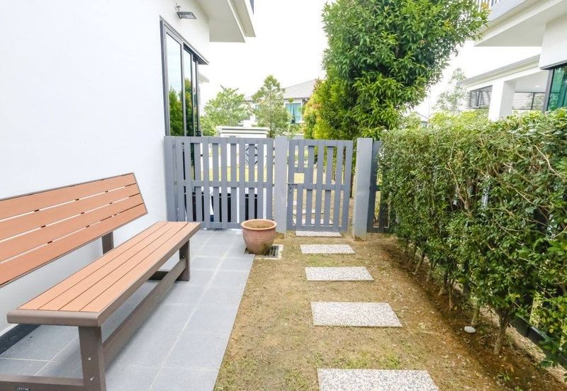 Reef Of Tropics, Setia Eco Glades