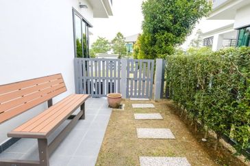 Reef Of Tropics, Setia Eco Glades