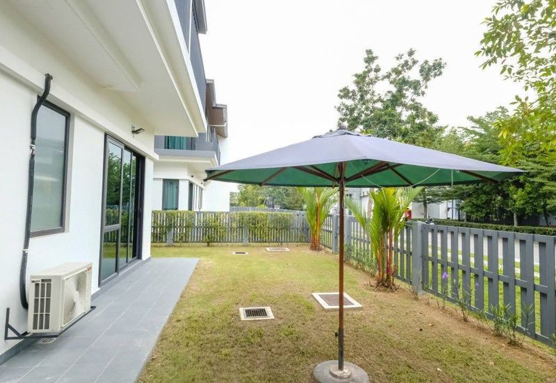 Reef Of Tropics, Setia Eco Glades