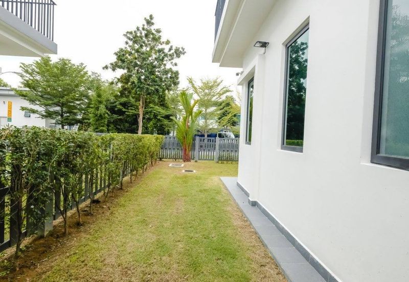 Reef Of Tropics, Setia Eco Glades