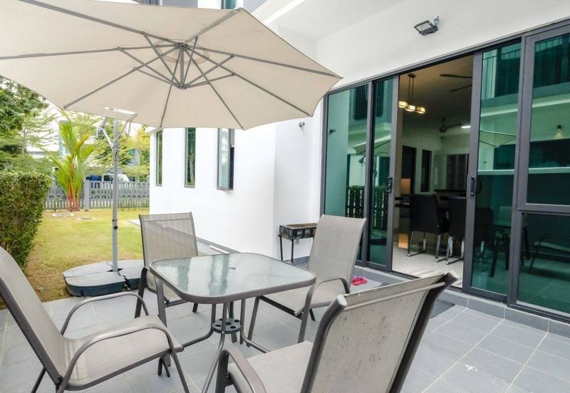 Reef Of Tropics, Setia Eco Glades