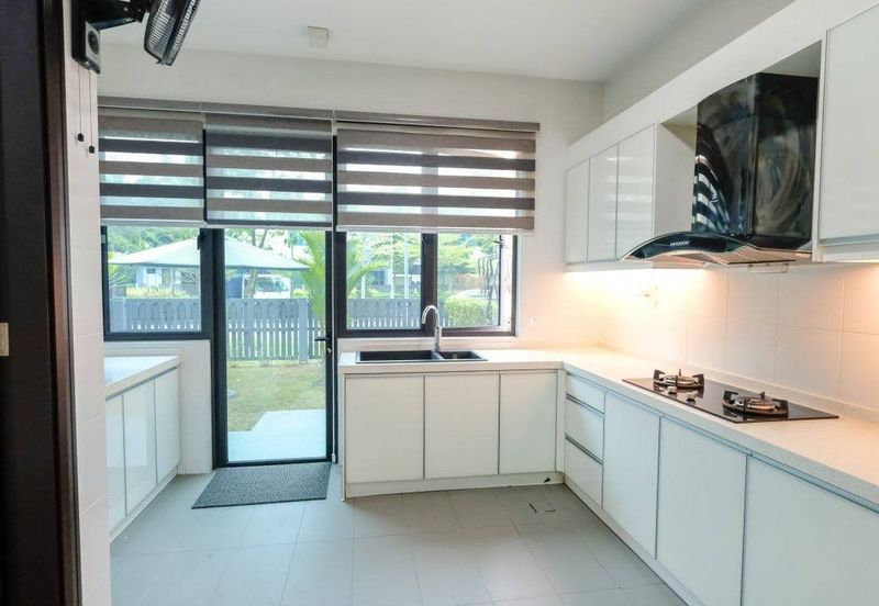 Reef Of Tropics, Setia Eco Glades