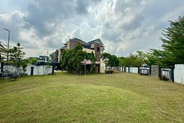 Kristal Court, Seksyen 7