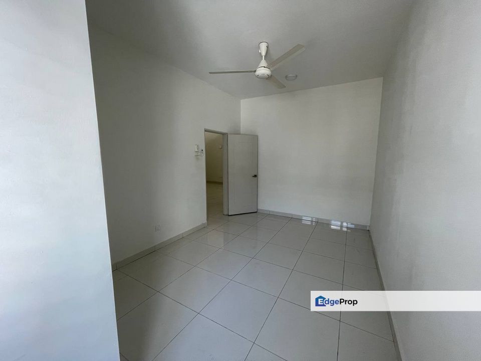 FACING OPEN Double Storey Superlink D'Kayangan Seksyen 13 Shah Alam, Selangor, Shah Alam