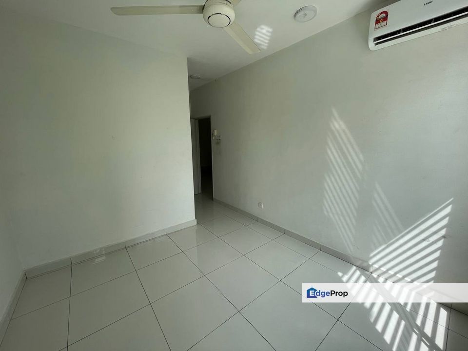 FACING OPEN Double Storey Superlink D'Kayangan Seksyen 13 Shah Alam, Selangor, Shah Alam