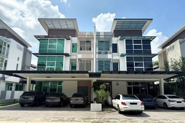 HUGE & SPACIOUS Semi D Jacaranda Garden Residence Cyberjaya 