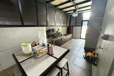 HUGE & SPACIOUS Semi D Jacaranda Garden Residence Cyberjaya 