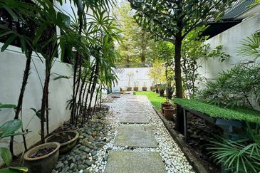 HUGE & SPACIOUS Semi D Jacaranda Garden Residence Cyberjaya 