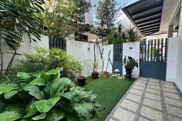 HUGE & SPACIOUS Semi D Jacaranda Garden Residence Cyberjaya 